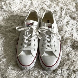 Unisex Converse All-Stars Low Tops White, Red, Blue Size 8